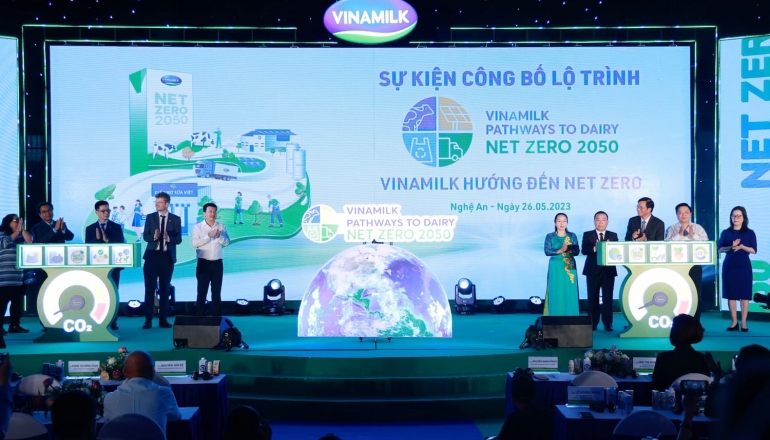 Vinamilk announces "Pathways to Dairy Net Zero 2050" and the first carbon-neutral factory and farm in Vietnam