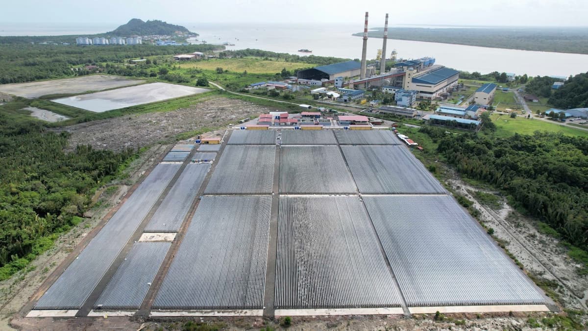 新加坡生技新創Chitose在馬來西亞設立的微藻生物燃料生產基地，採用碳捕捉技術實現永續創新。