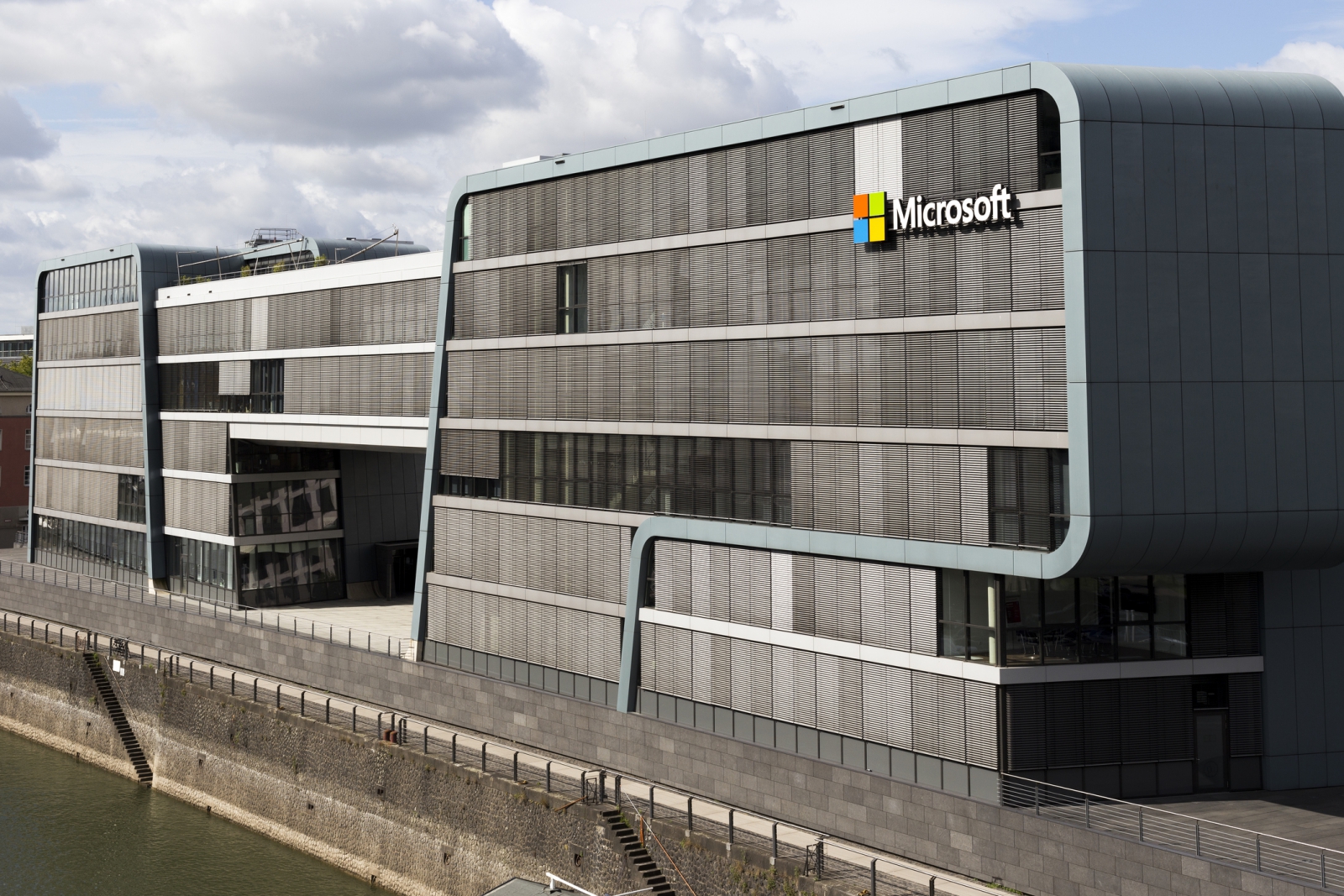 Constellation Energy stated that its contract with Microsoft marks the largest deal of its kind in history, expected to provide 800 MW of carbon-free electricity. 