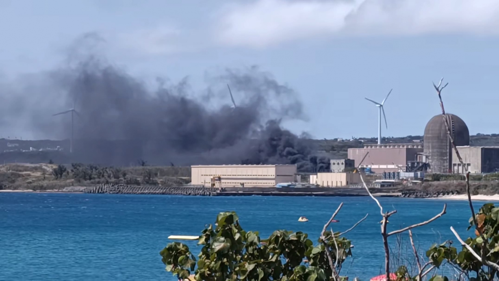 核三廠6日上午發生火警，雖未影響發電機組，但電廠公共安全與核電廠延役議題已浮上檯面。