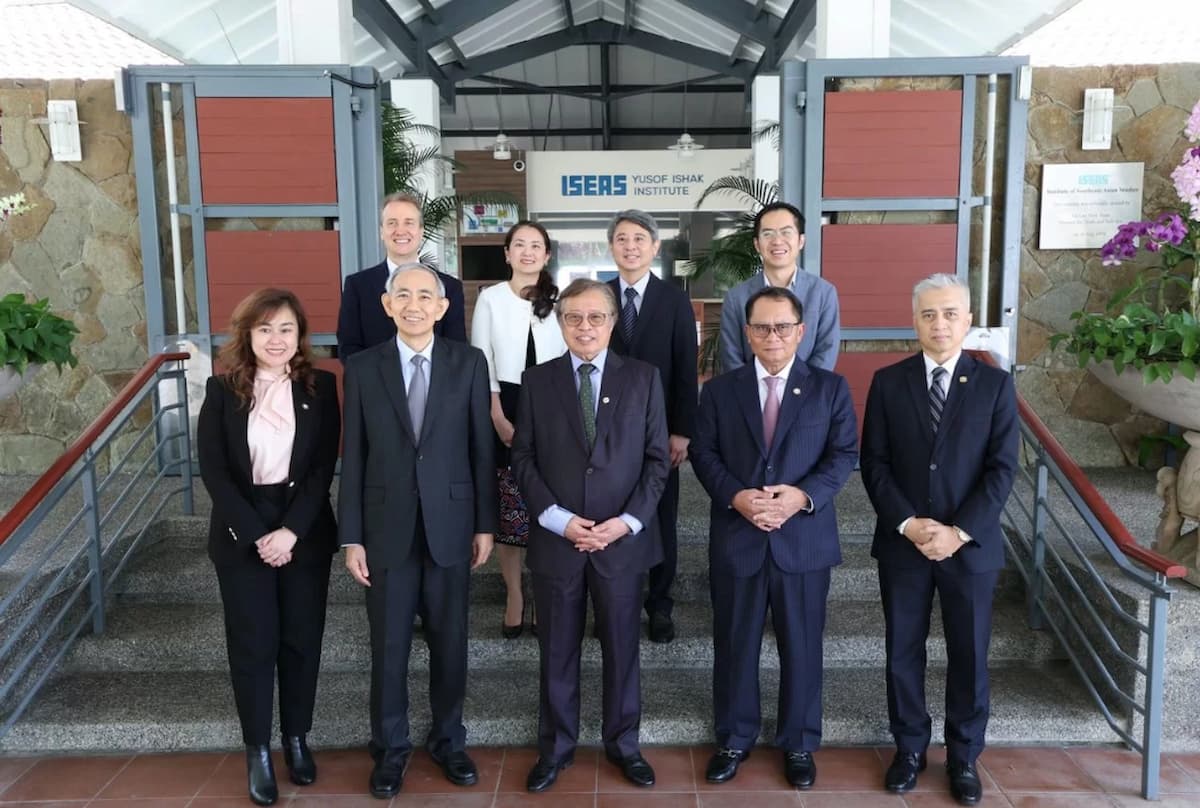 Abang Johari visits ISEAS-Yusof Ishak Institute and gives a speech on Sarawak's renewable energy progress. (Photo: Office of the Premier of Sarawak)