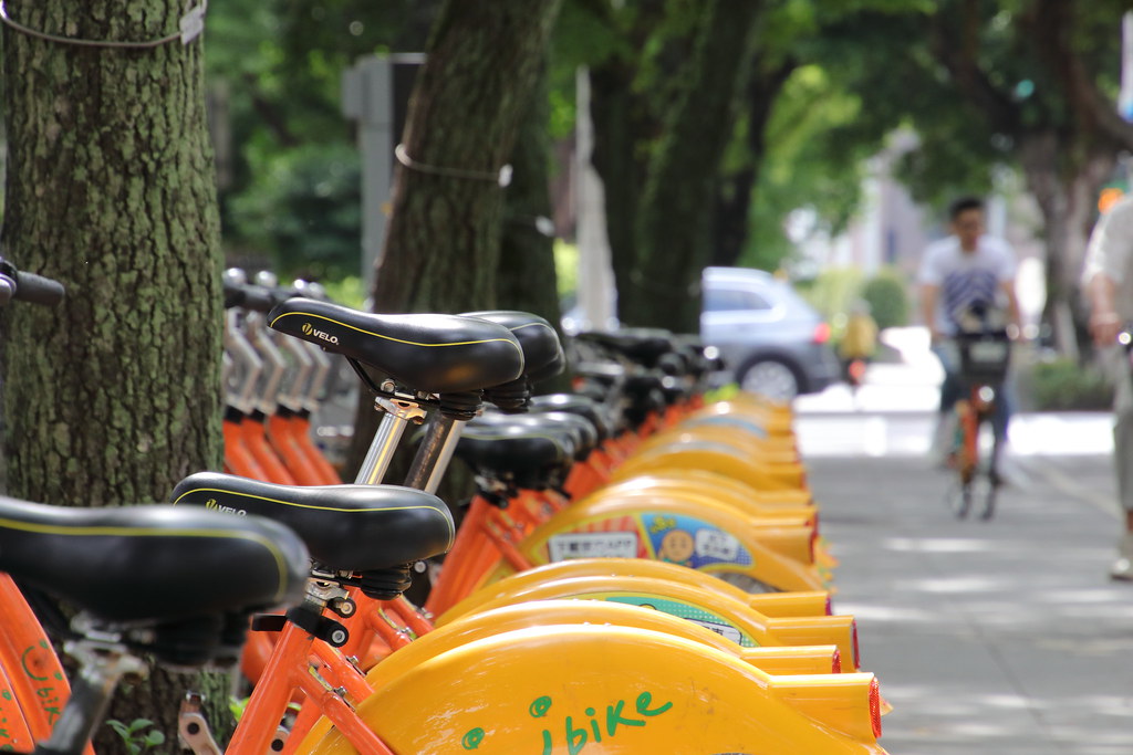 YouBike微笑單車透過共享模式的建置，為通勤族省下不少時間和金錢。