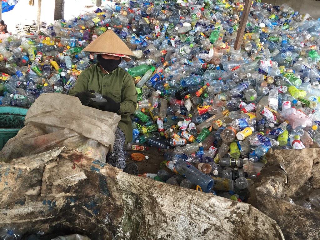 自中國2018年禁止進口未分類塑膠廢棄物後，越南等東南亞國家成為主要接收地。