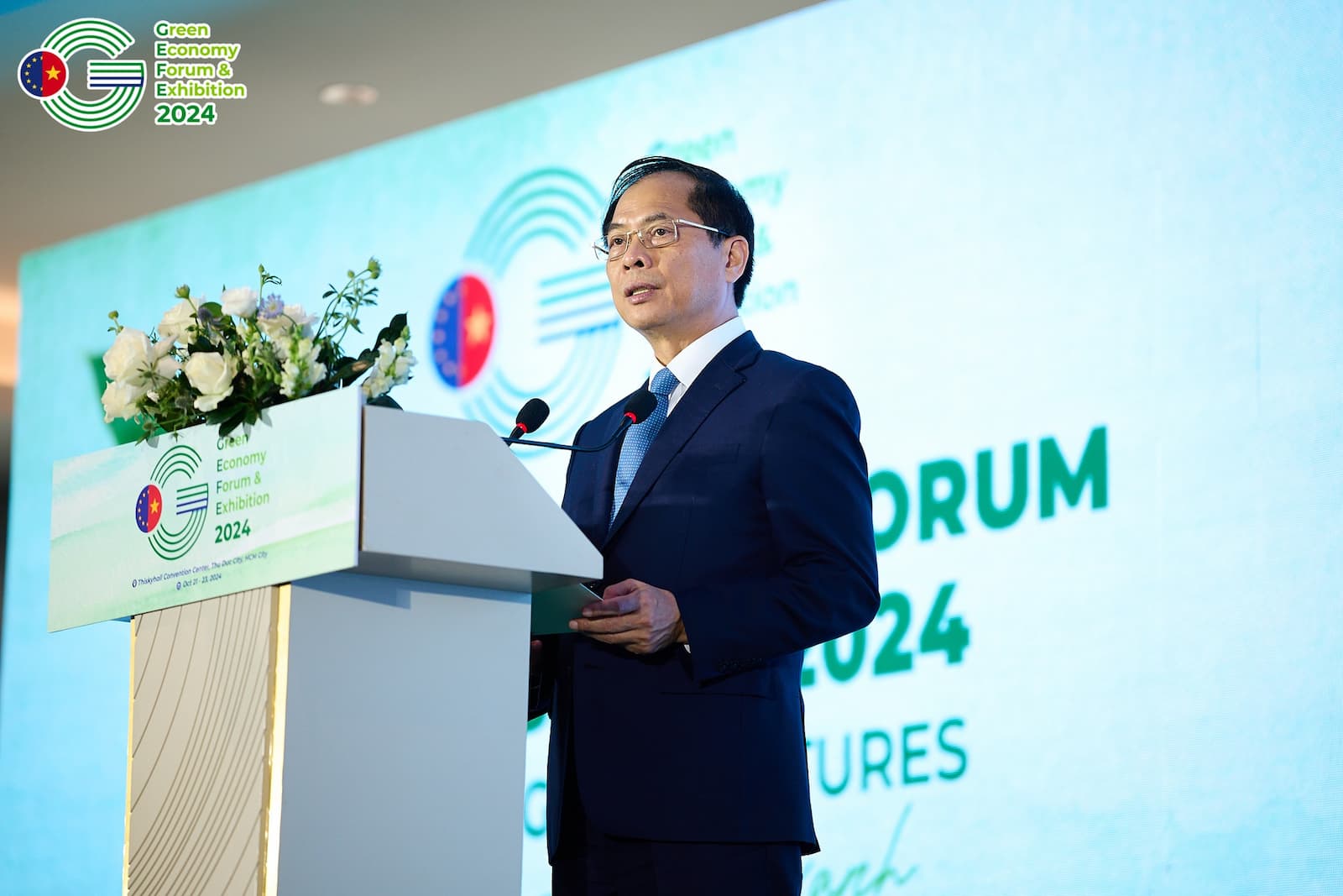 Deputy Prime Minister Bui Thanh Son emphasized that Vietnam is determined to build a green and sustainable economy.