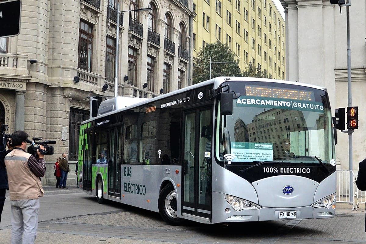 BYD electric buses enter into the public transport system in Santiago, Chile, 2016. Almost a decade later, the Chinese company’s strategy in the South American country is now focused on selling light cars and plug-in hybrids (Image: Mara Daruich / Municipalidad de Santiago, CC BY NC)