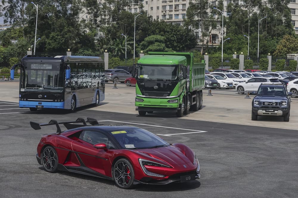 BYD models on display at the company’s headquarters in Shenzhen, southern China. In June 2024, Peruvian president Dina Boluarte visited the carmaker’s office during an official trip to China (Image: Presidencia Perú / Flickr, CC BY NC SA)