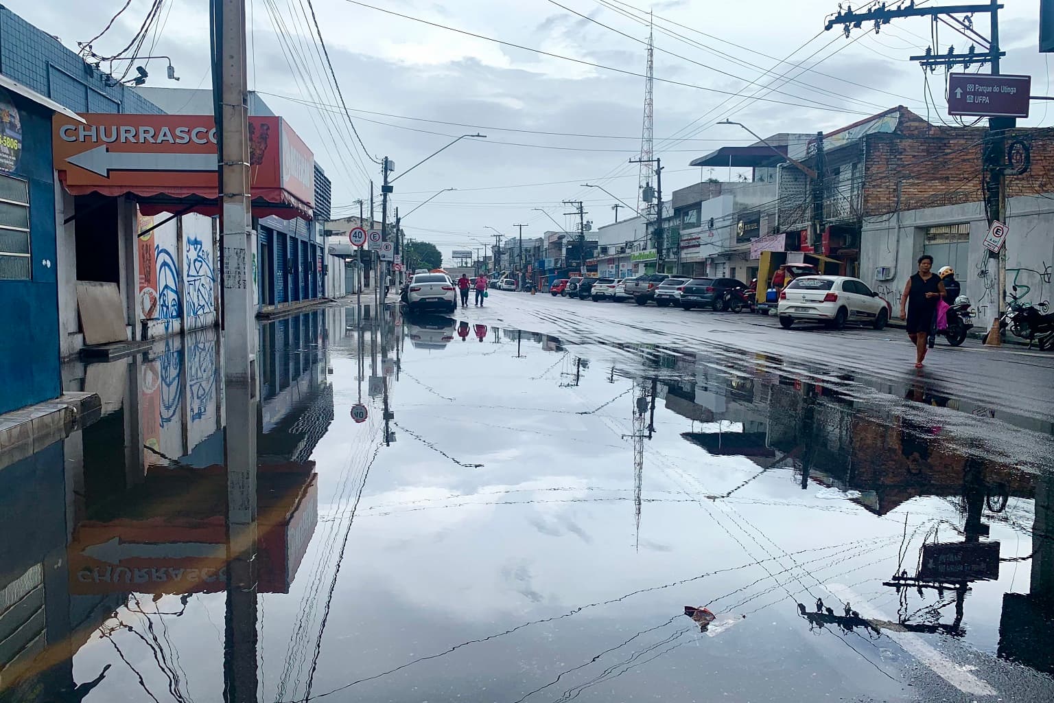 Over 40% of Belém sits below sea level, making the population used to floods. Image by Peter Speetjens.