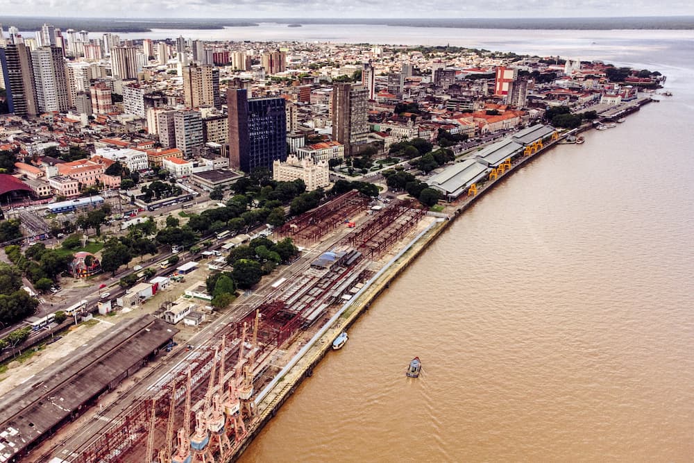 A view of building works at Porto Futuro in Belém, Brazil. The exorbitant price of accommodation and flights to the city during COP30, as well as other logistical obstacles, jeopardise access to civil society (Image: Christian Braga / Dialogue Earth)