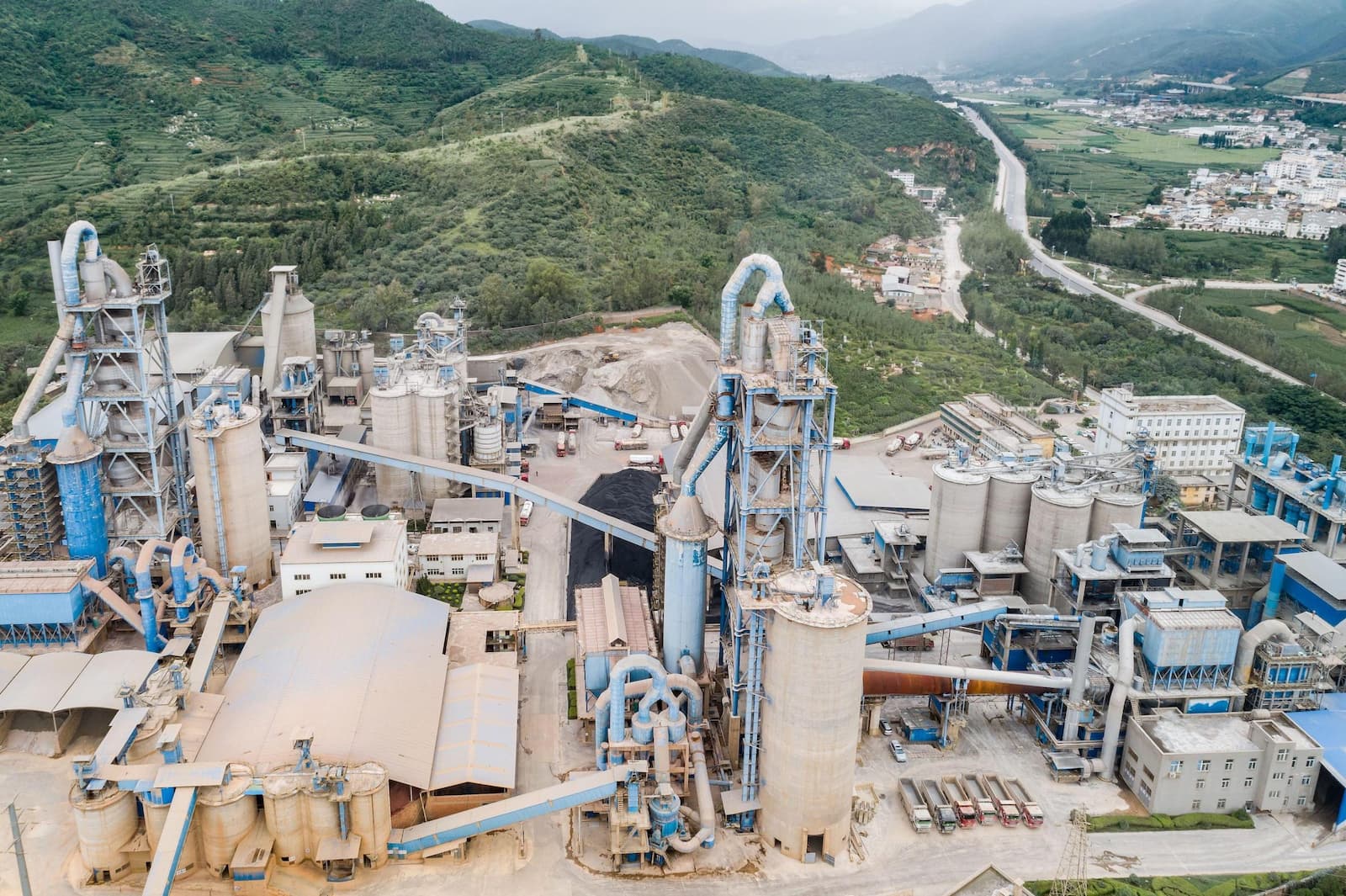 A cement plant in Yunnan province. Work on bringing the steel, cement, and aluminium industries into China’s mandatory carbon market is speeding up