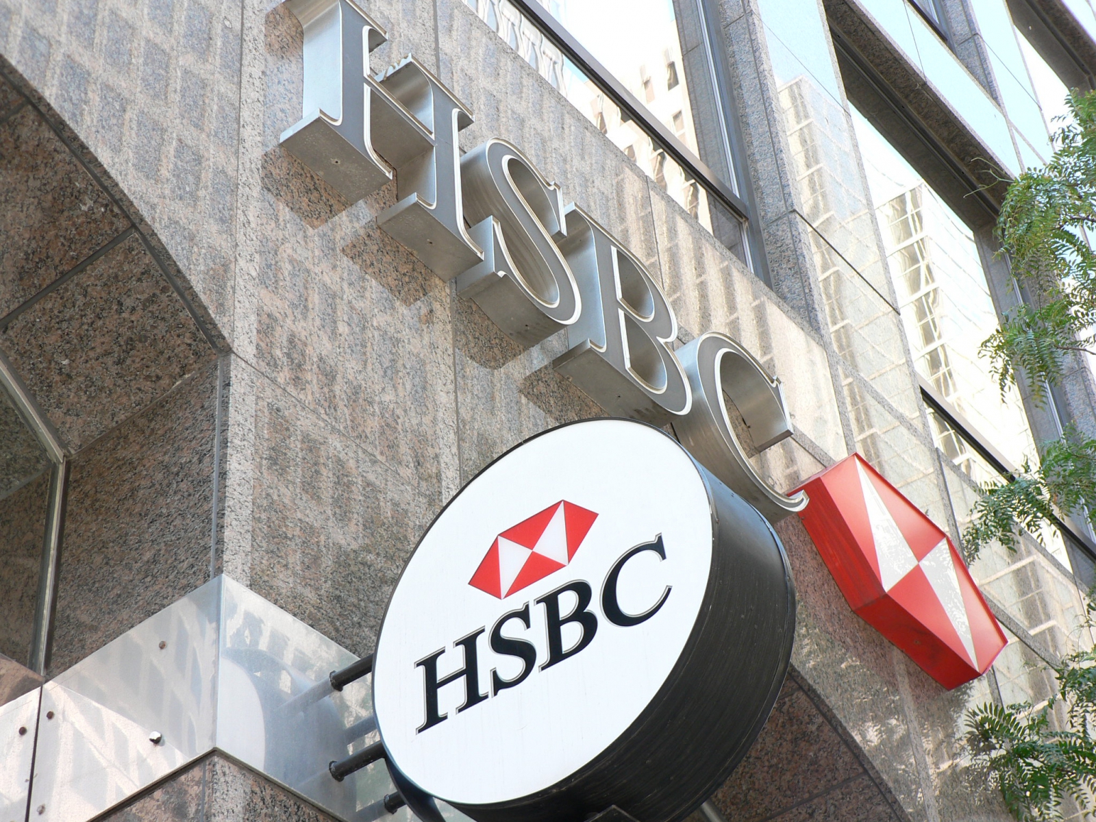 英國銀行巨頭滙豐銀行（HSBC）日前宣布，原定於2030年達成的淨零碳排放目標，將延後到2050年