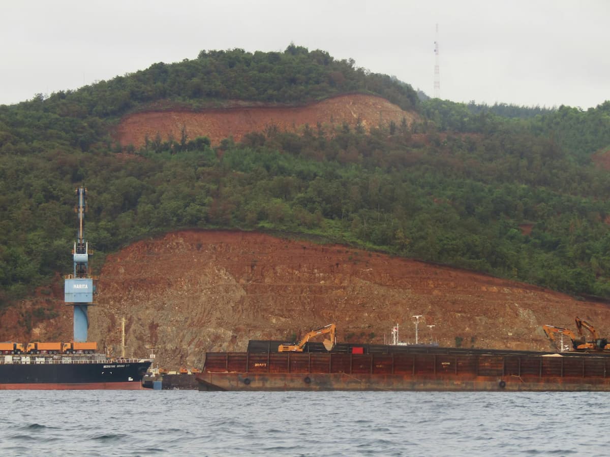 Heavy machinery activity in the nickel smelter industrial area managed by Harita Group (Image: Rabul Sawal / Project Multatuli)