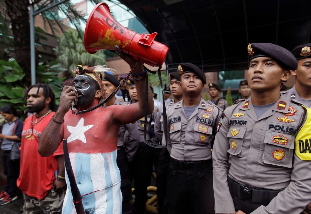 A Papuan activist painted with the Morning Star flag protests in Jakarta, March 2017, against US mining giant Freeport-McMoRan’s exploitation of Indonesia’s Papua province. A new report links the green energy mineral rush to displacement, environmental harm and rights abuses across Asia and elsewhere (Image: Achmad Ibrahim / Associated Press / Alamy)