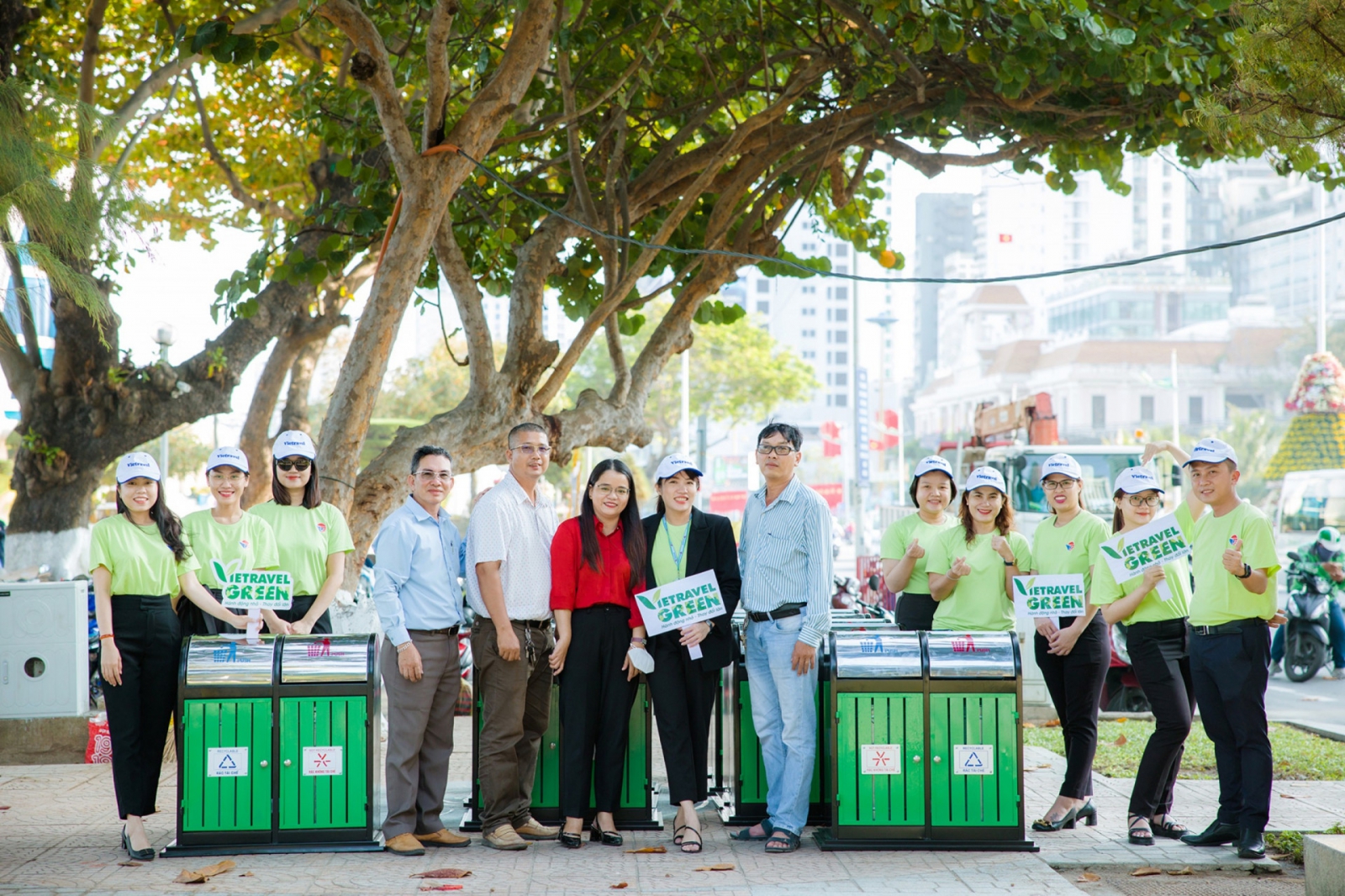 Vietnam travelers are lead to clean up tourist sites to reduce emissions.