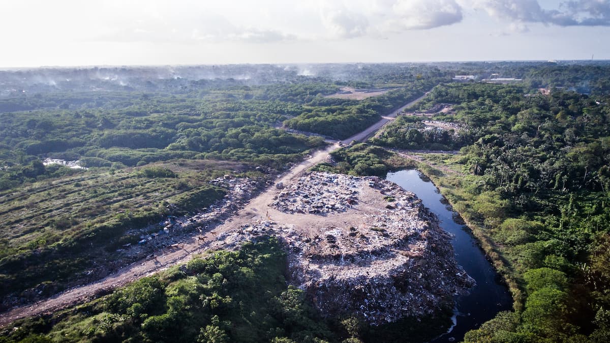 The Aurá landfill in Ananindeua, in the metropolitan area of Belém, the city that will host COP30 in November. Image by Cícero Pedrosa Neto/Amazônia Real via Wikimedia Commons (CC BY-SA 2.0).