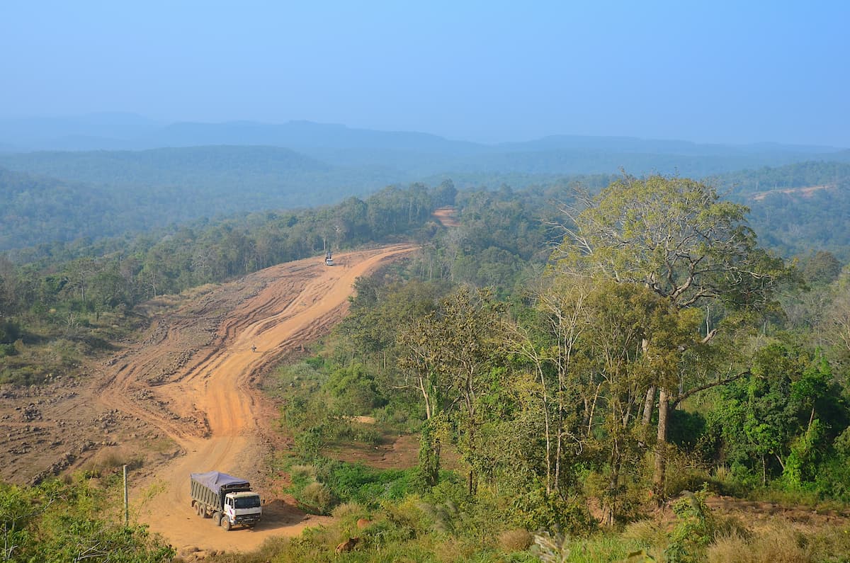 A logging truck in the Mondulkiri Protected Forest, Cambodia (Image: Global Water Forum / Flickr, CC BY-NC-SA 2.0)