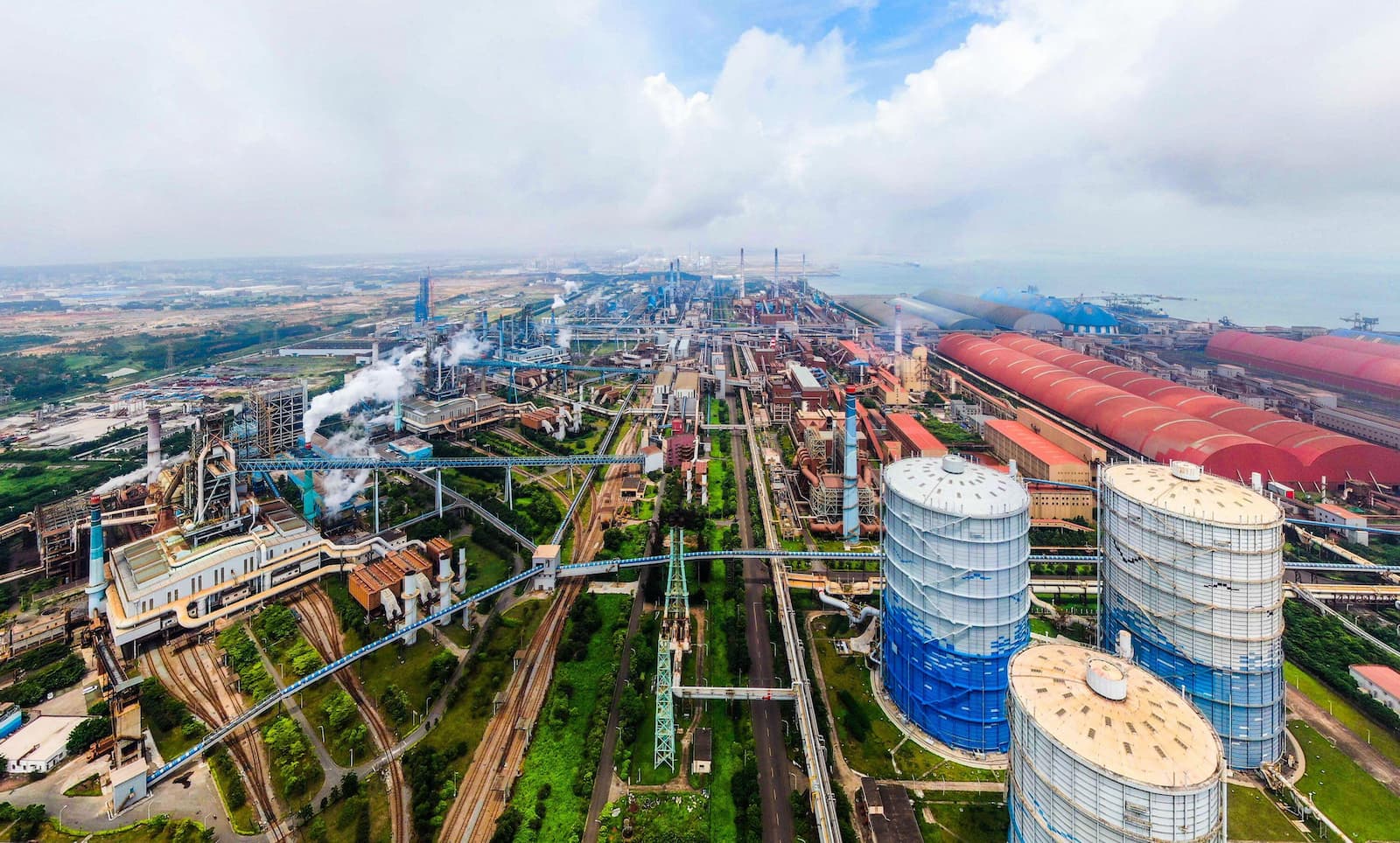 Baosteel’s Zhanjiang steelworks in Guangdong province (Image: Deng Hua / Xinhua / Alamy)