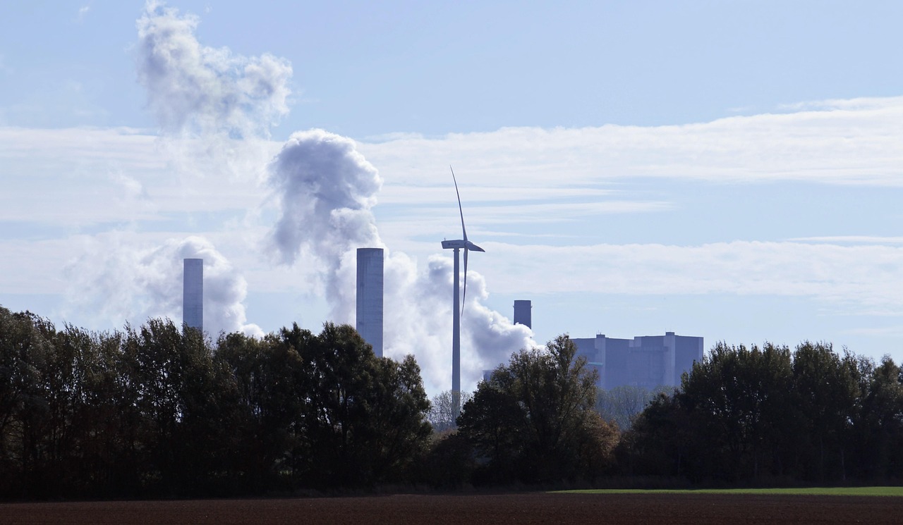 A new study mapping the portfolios of the world's 250 biggest oil and gas companies found their deployment of renewable energy is paltry. (Image: Pixabay)