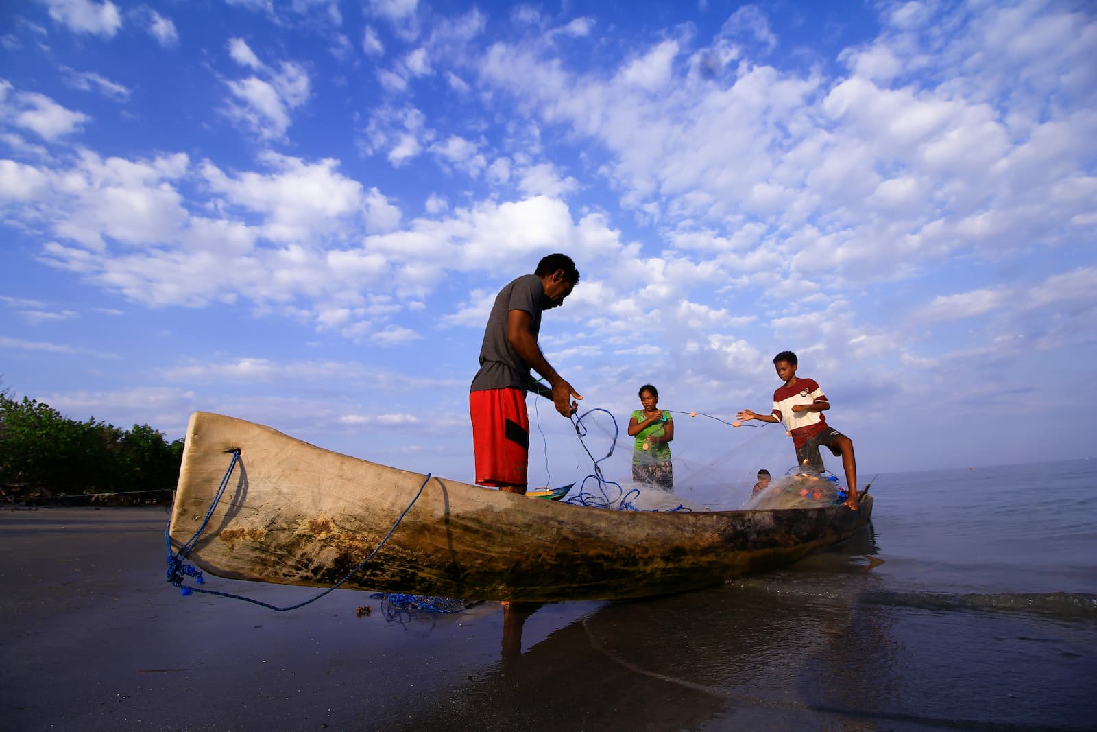 Fishers at Ataúro Island, Timor-Leste. (Photo: unsplash)