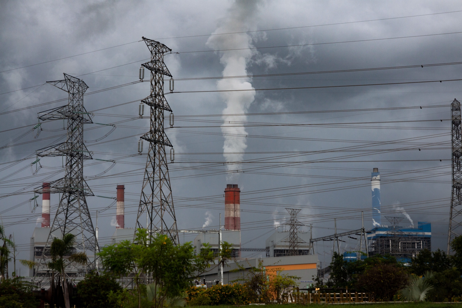 The Mae Moh power plant is a major source of toxic emissions, yet its lifespan continues to be extended, even as air pollution festers across northern Thailand. Image by Gerald Flynn / Mongabay.