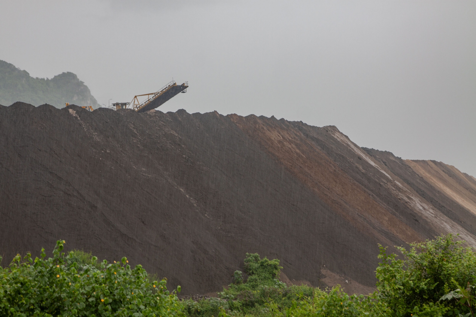 Mae Moh district’s lignite mine is the largest and oldest coal mine in Thailand, providing fuel and jobs, but these have come at a steep environmental and public health cost. Image by Gerald Flynn / Mongabay.