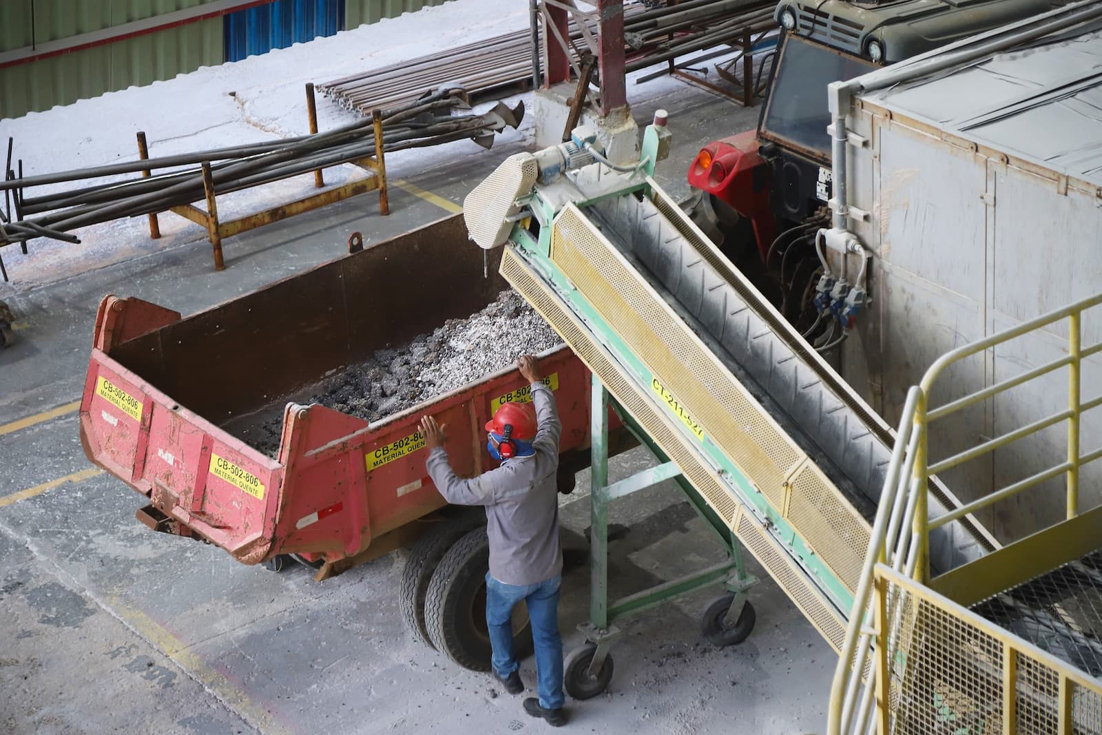 A lithium chemical plant in Divisa Alegre, which is on the border between Minas Gerais and Bahia states. In recent years, lithium-related activity has disrupted the health and peace of local communities (Image: Ana Torres / Imprensa MG)
