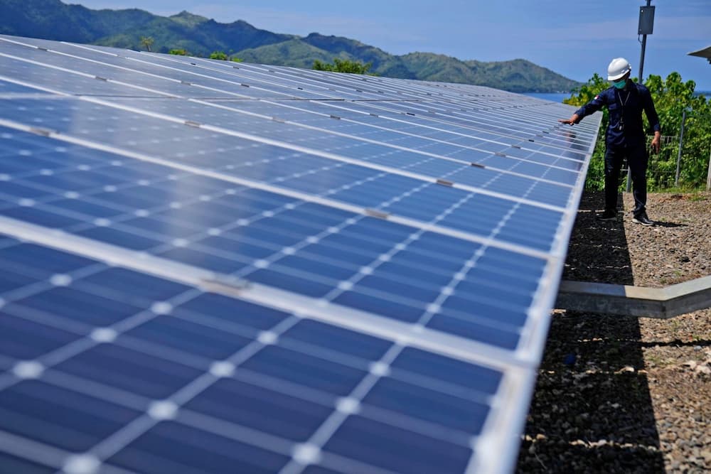 A worker inspects solar panels at a plant on Karampuang Island, in West Sulawesi, Indonesia, 2022. Although investment from China surged under Indonesian President Prabowo Subianto, challenges persist in fully realising the country’s green potential (Image: Dita Alangkara / AP / Alamy)