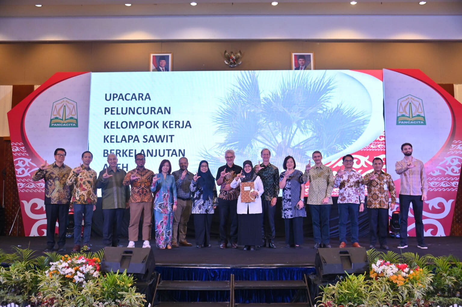 Stakeholders pose together during the launch of the Aceh Sustainable Palm Oil Working Group in Aceh in August 2025. Image courtesy of IDH.