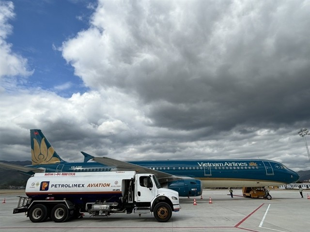 Petrolimex unveiled its domestically produced SAF and signed a supply agreement with Vietjet Air on Oct. 15.  (Photo: Petrolimex Aviation)