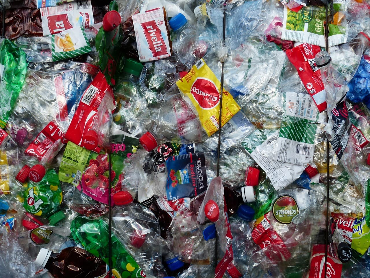 Five charts on why a UN plastics treaty matters for climate change