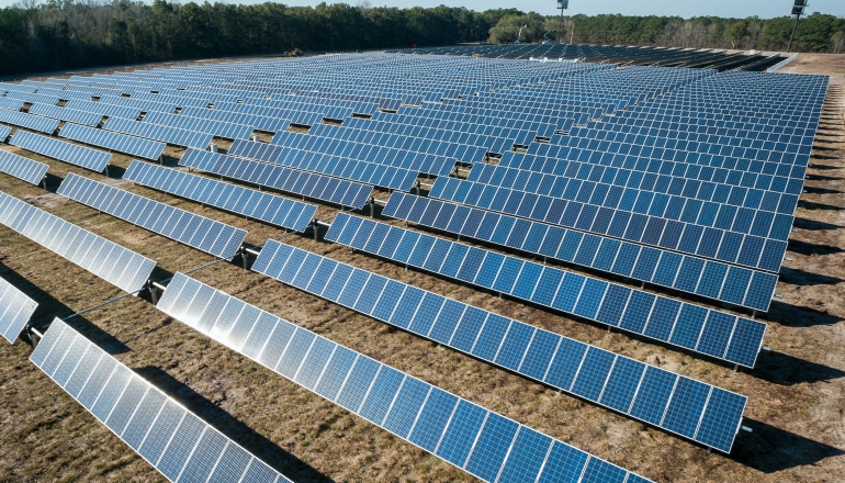 Hanwha Solutions partners with German firm to develop 500 MW solar power project