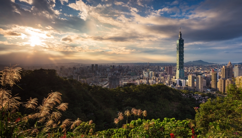 台灣氣候法三讀通過 明定2050淨零目標、正式開徵碳費