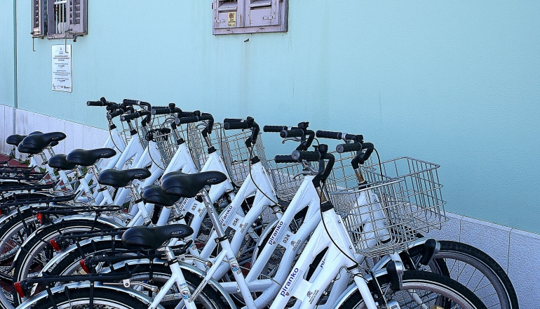 Hanoi boosts public bike service to reduce CO2 emissions