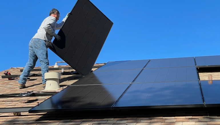 大馬擬推太陽能回購 鼓勵家庭出租屋頂免費裝光電