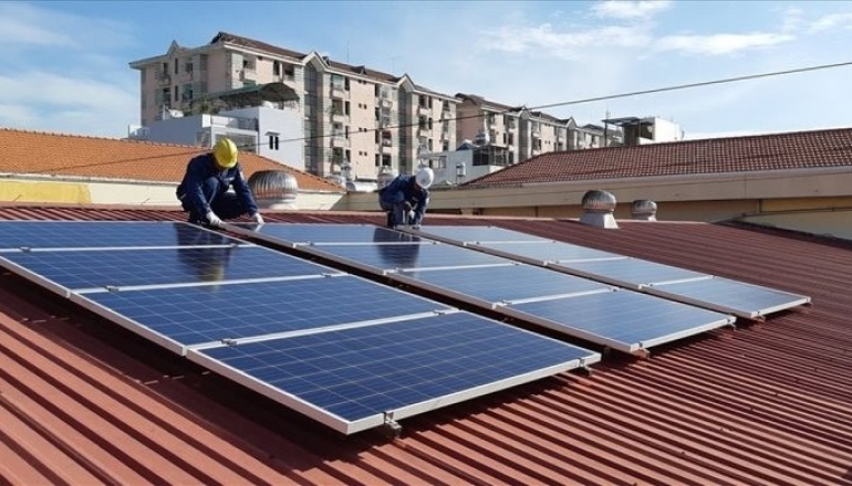 Vietnamese turn to rooftop solar as outages hit country