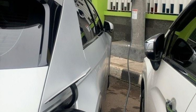 Indonesia introduces electric pole charging stations with Jakarta as the pilot city