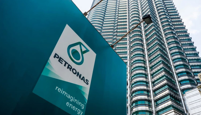 Gentari partners with Solarvest for solar installation at over 300 Petronas stations