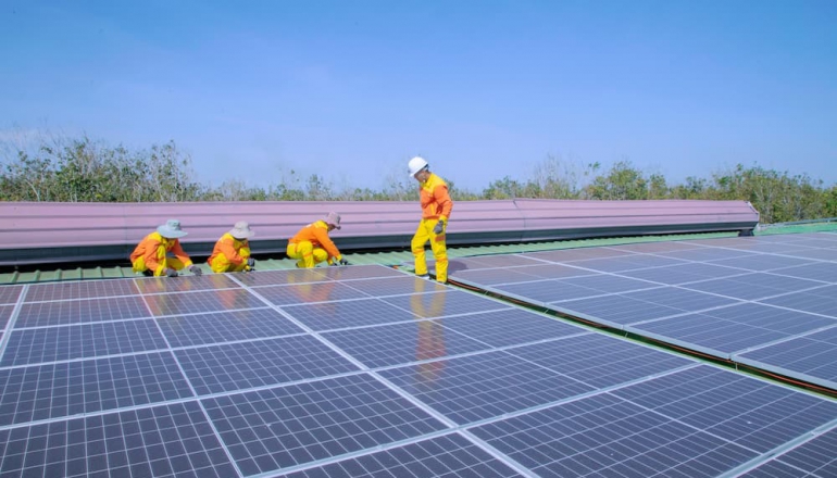 U.S. considers anti-dumping probe into Southeast Asian solar cells