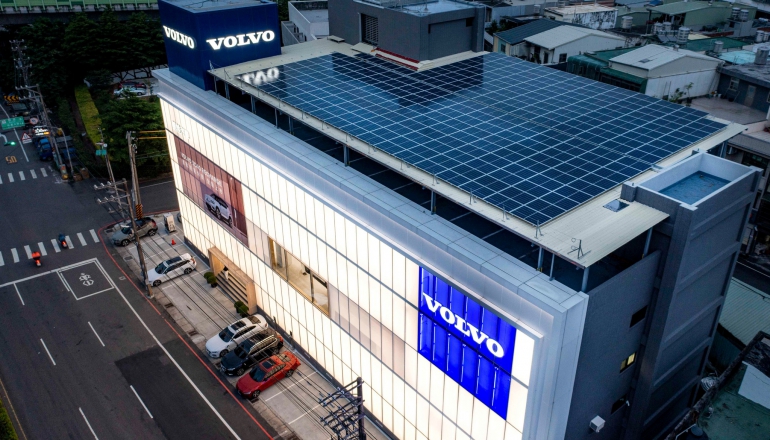 Volvo動員經銷商拚減碳翻倍！屋頂鋪光電、裝能源管理系統，下步瞄準儲能