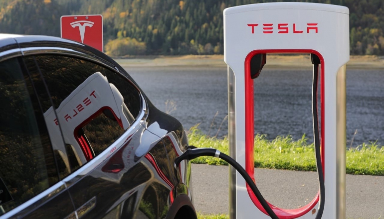 Tesla nearly doubles carbon credits as U.S. automakers face credit deficits