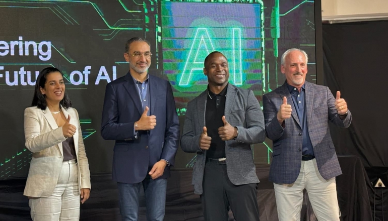 AI用電壓力飆升！施耐德推AI-Ready資料中心解方，目標2030年節能17%