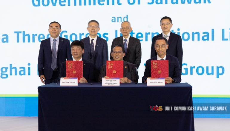Sarawak partners with Chinese firms to develop 1 GW floating solar project at Bakun Reservoir