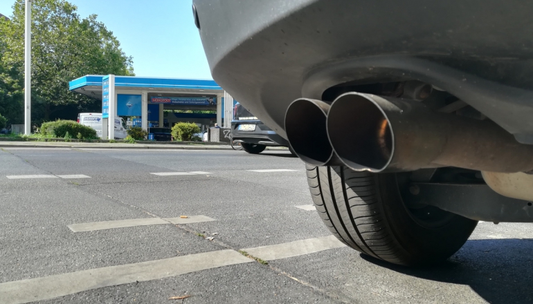 Germany's Merz vows to “do everything” to weaken EU's combustion car phaseout